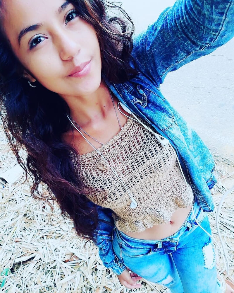Morenita #87406723