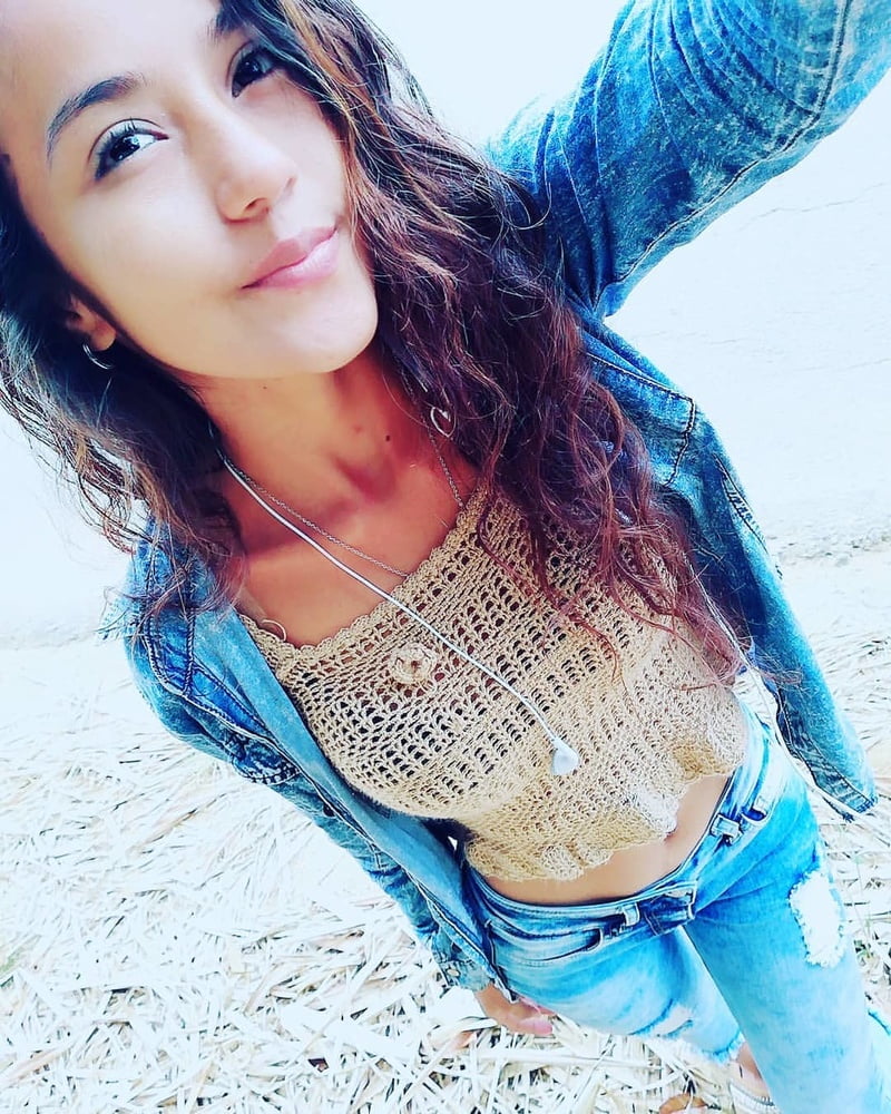 Morenita #87406726