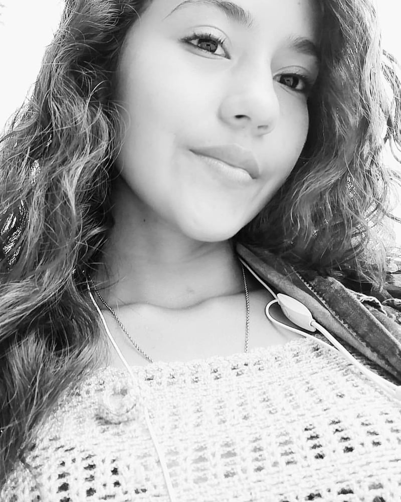 Morenita #87406731