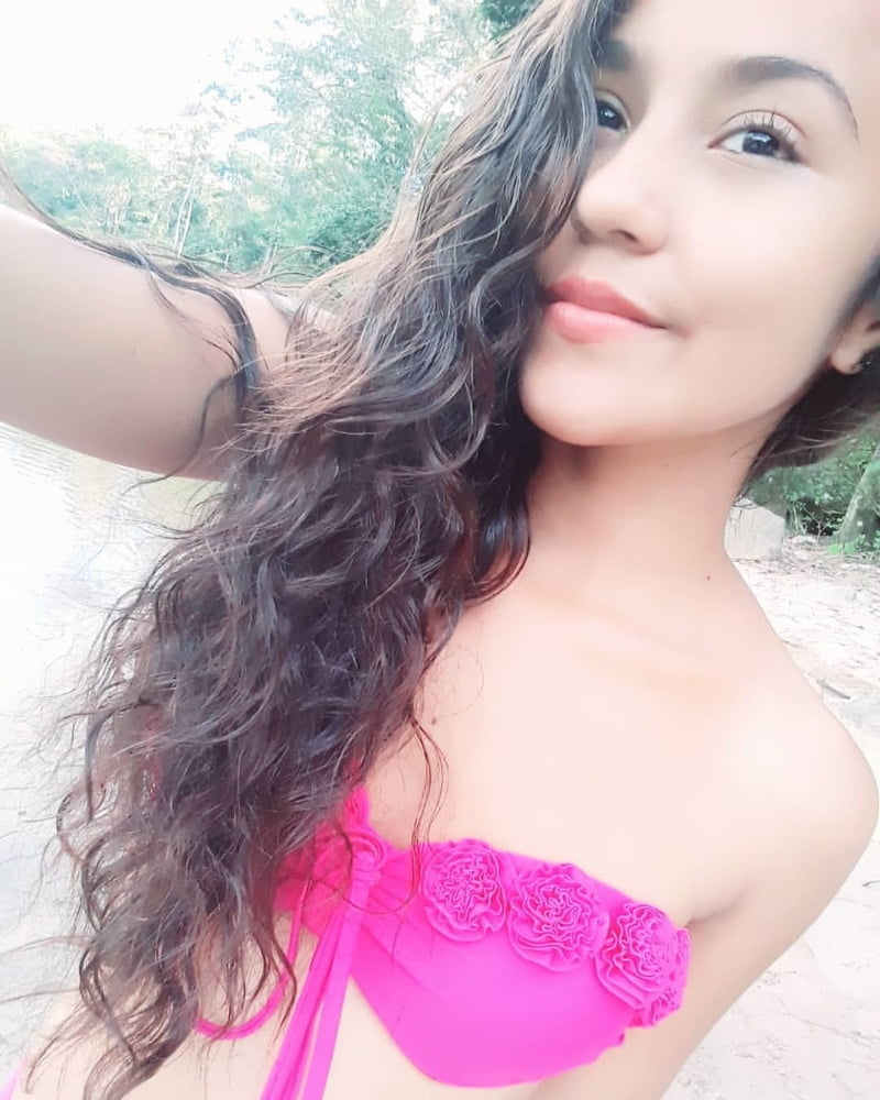 Morenita #87406771