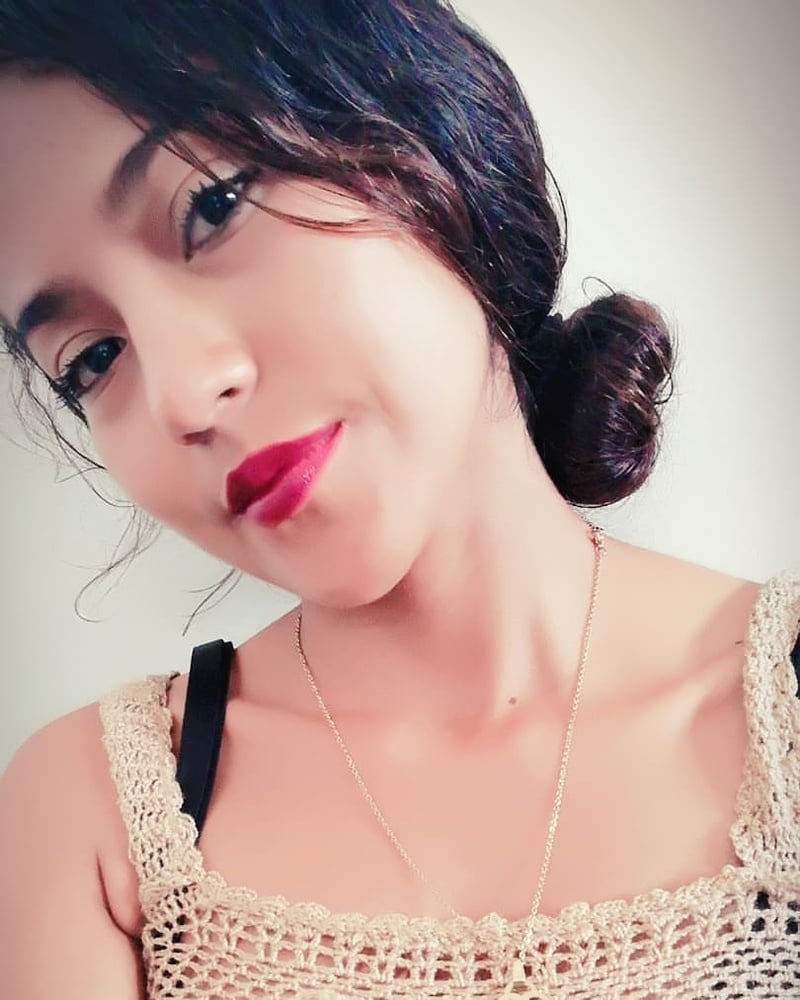 Morenita #87406810