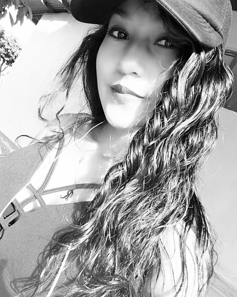 Morenita #87406860