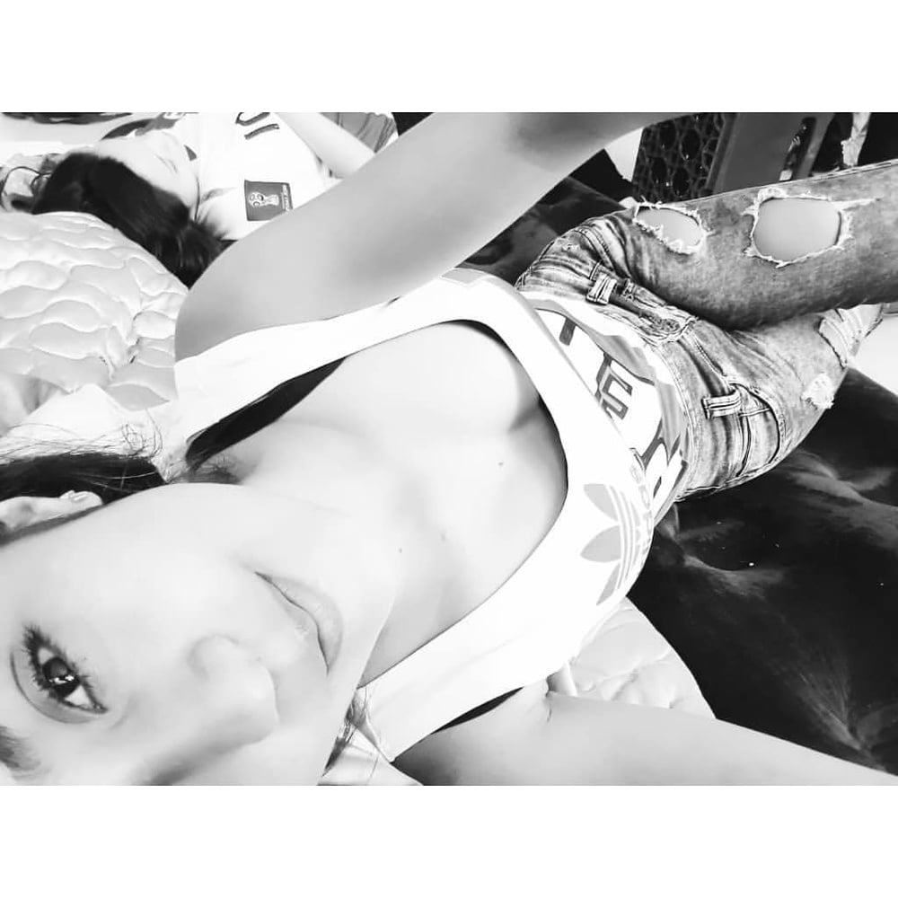 Morenita #87406881