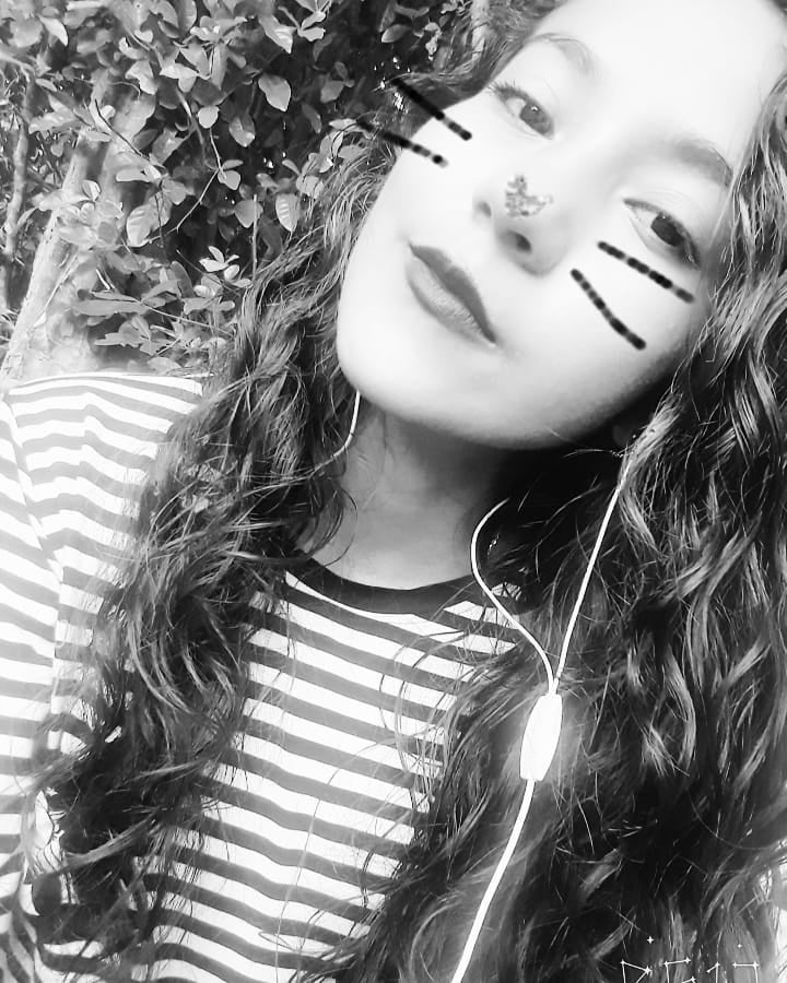 Morenita #87406890