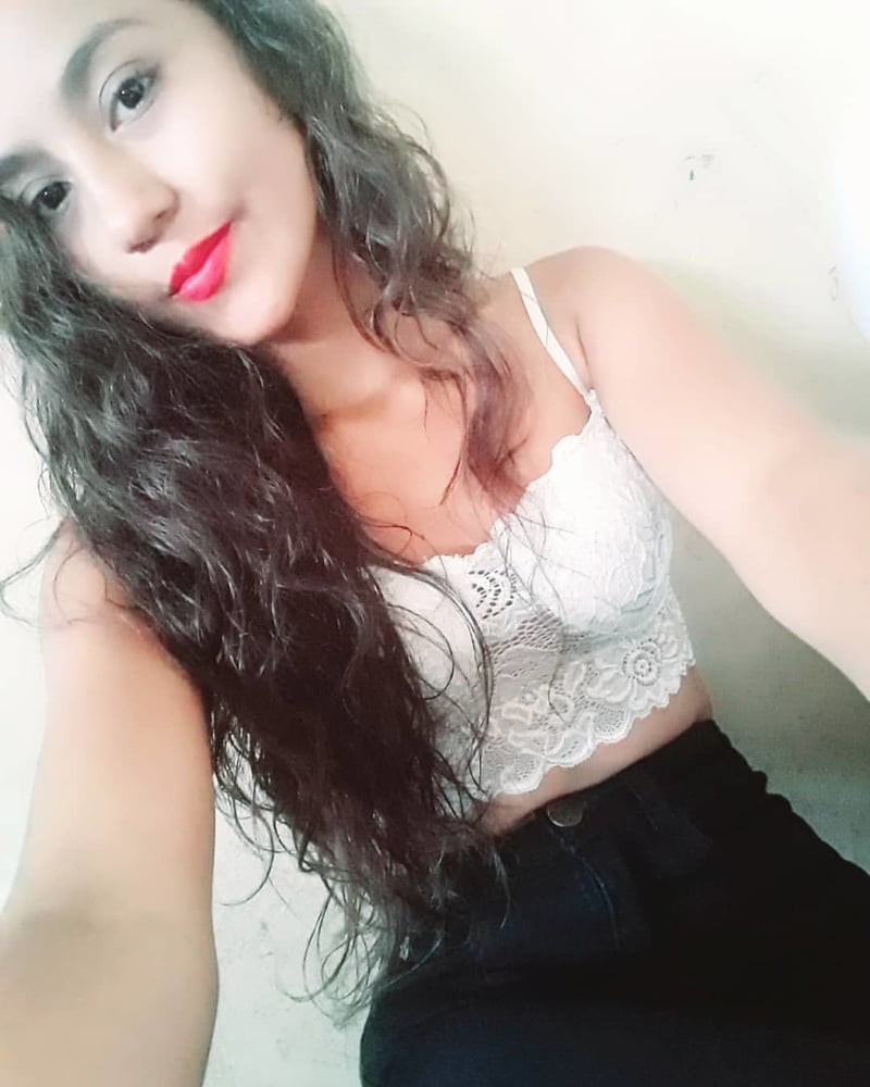 Morenita #87406941