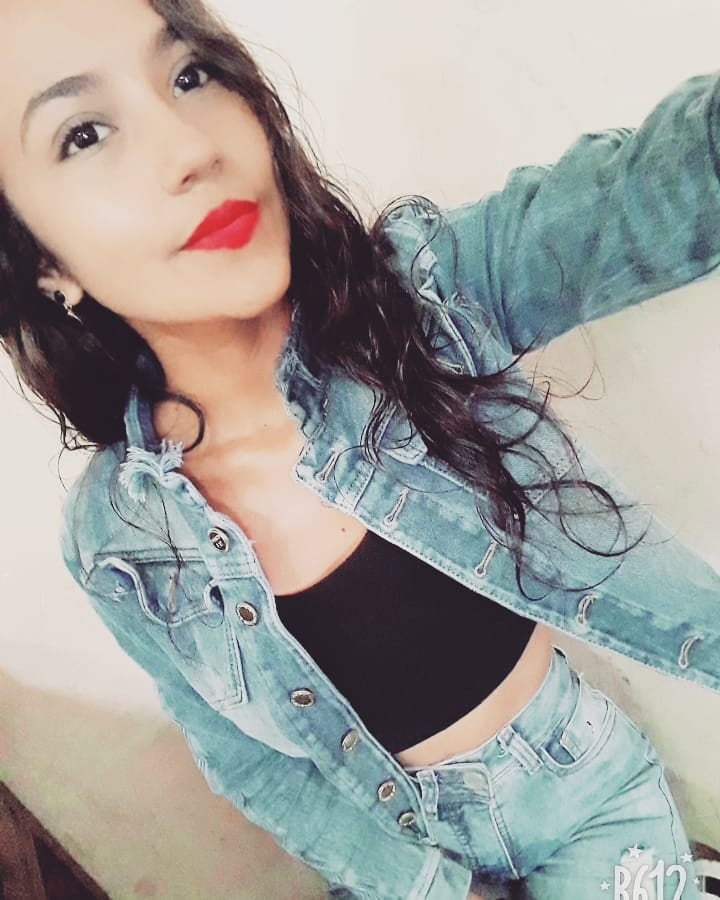 Morenita #87406951