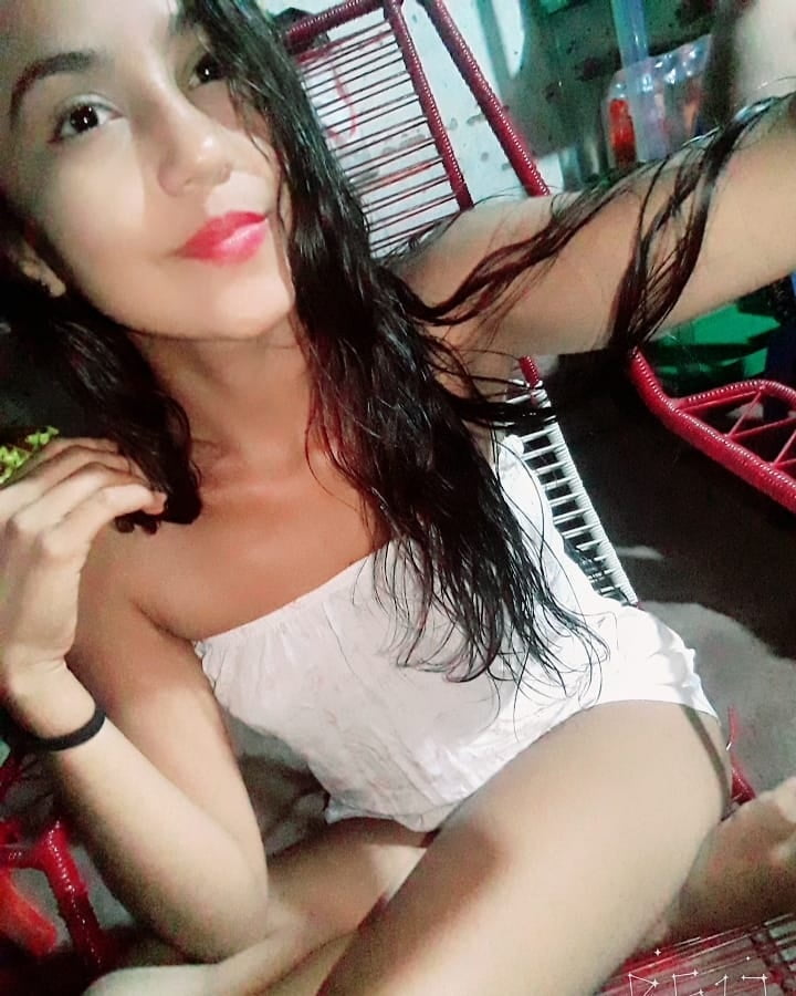 Morenita #87406963