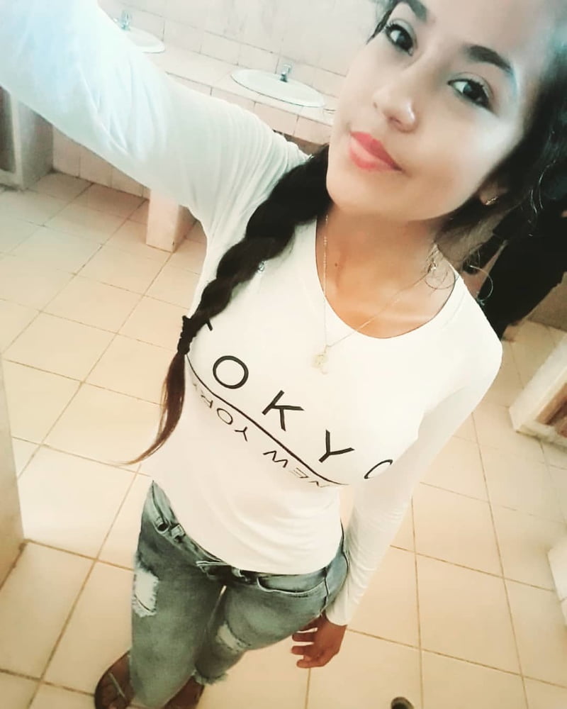 Morenita #87406975