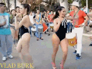 Esbeltas gimnastas desnudas
 #102409111