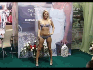 Esbeltas gimnastas desnudas
 #102409225