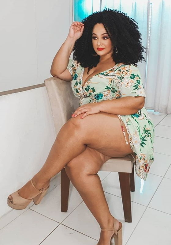 ミニの太ももが丸見え 1502
 #92428515