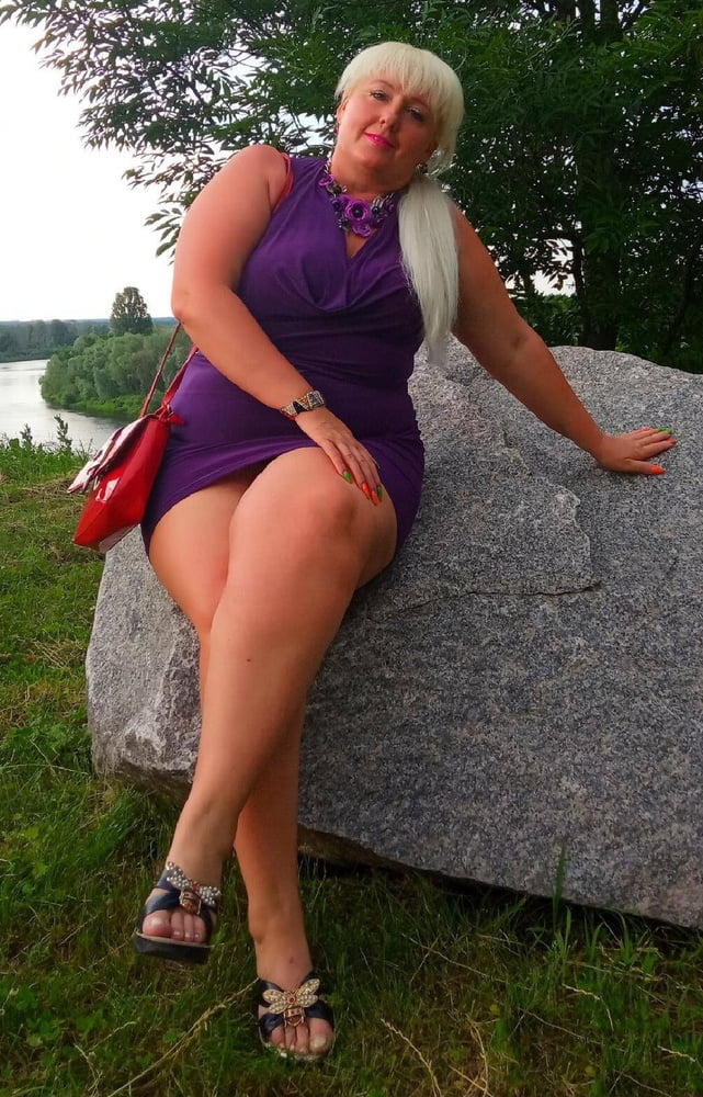 ミニの太ももが丸見え 1502
 #92428518