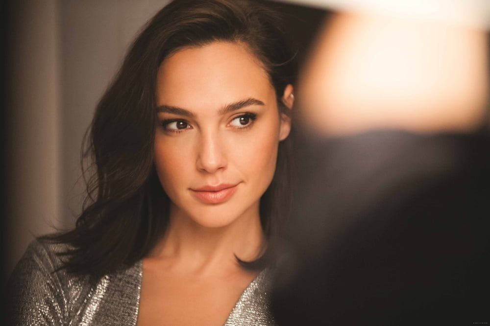 Gal gadot
 #93381064