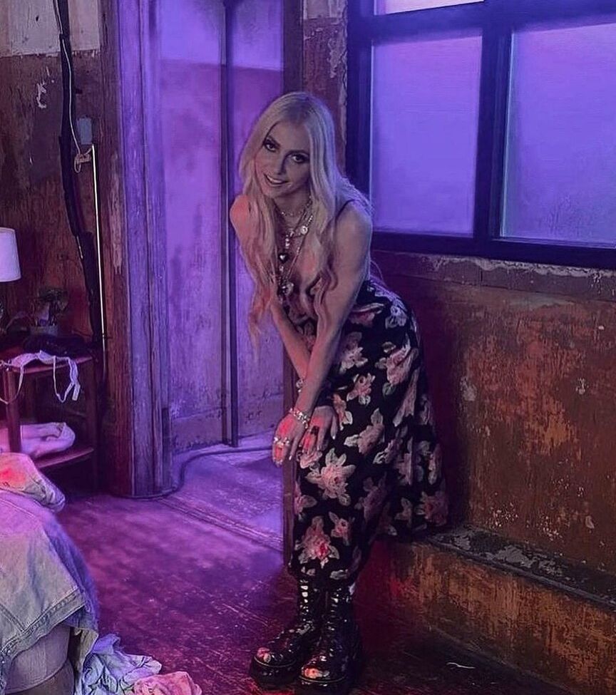 Taylor Momsen nude #108777376