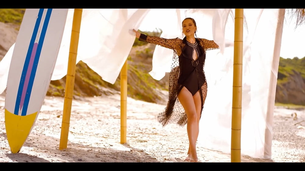 Demet Akalin - Esiyor (2019) #89182175