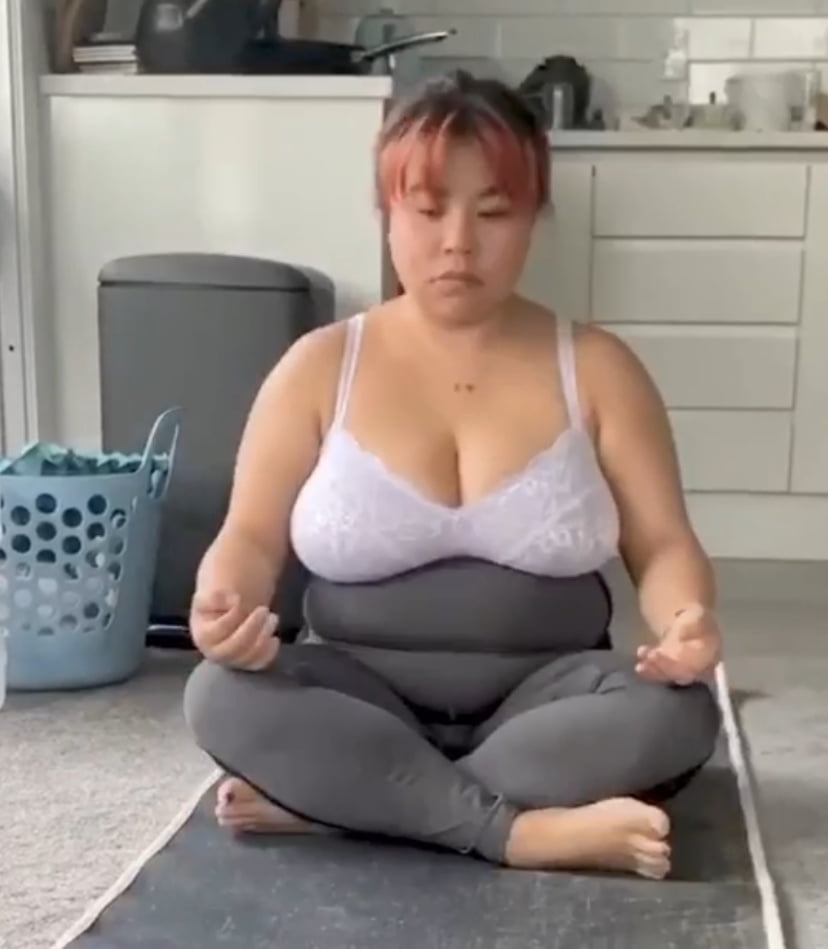 Baise gros seins asian bbw amanda doing yoga
 #95795764