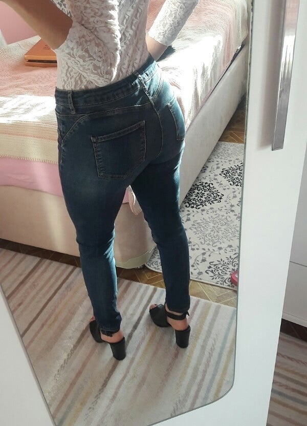 Türkische Mädchen in Jeans
 #98331375