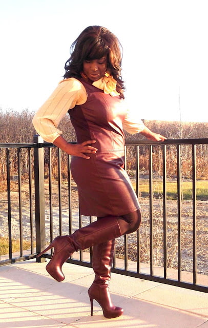 Diosa de ébano con botas no.2
 #103231969