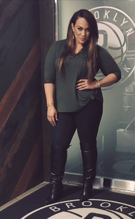 Diosa de ébano con botas no.2
 #103232008