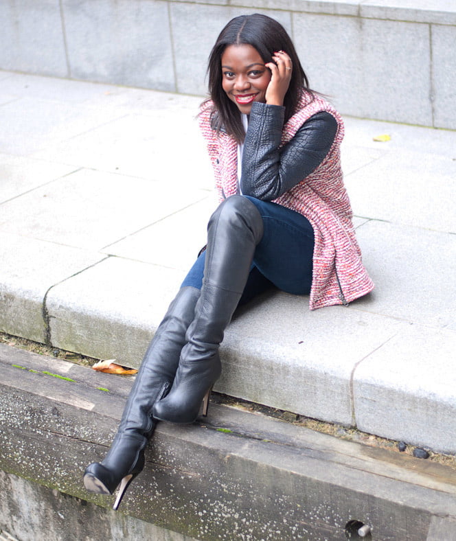 Diosa de ébano con botas no.2
 #103232045