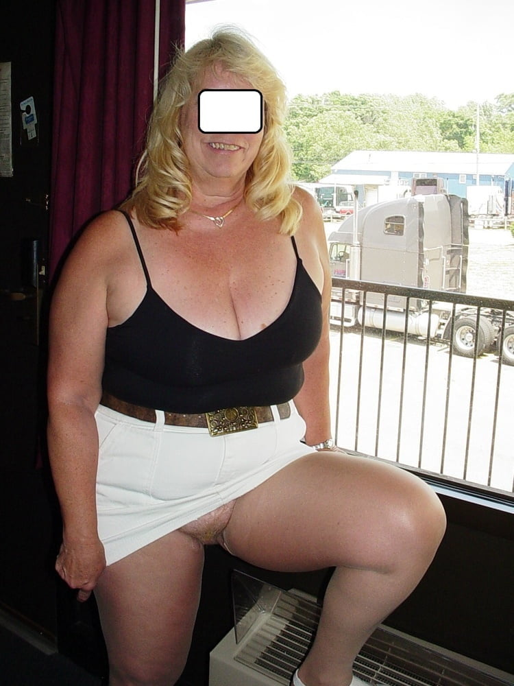 Hubby liebt es, reife Frau zu zeigen
 #91430247