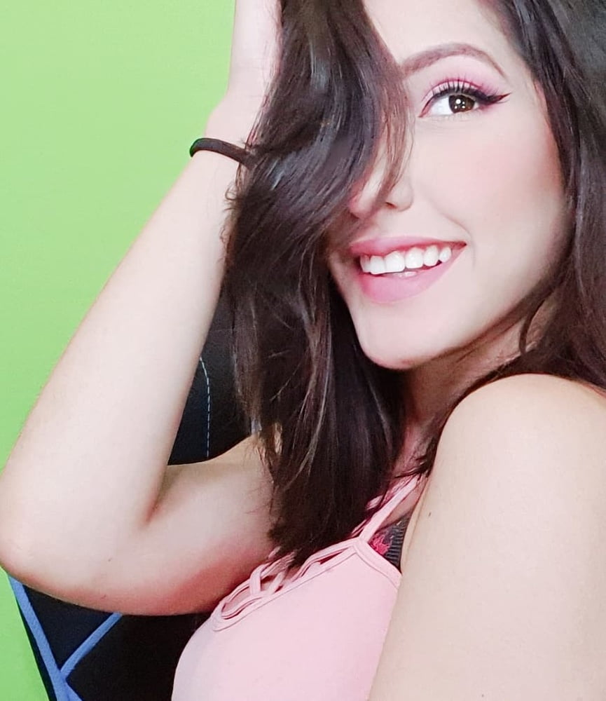 Daniela Azuaje Twitch #81261170