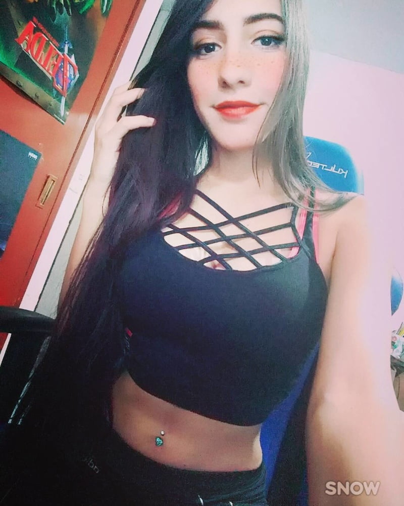 Daniela Azuaje Twitch #81261596