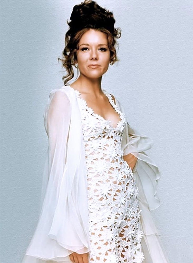 Célébrité cuir - avengers - diana rigg comme ema peel
 #99692249