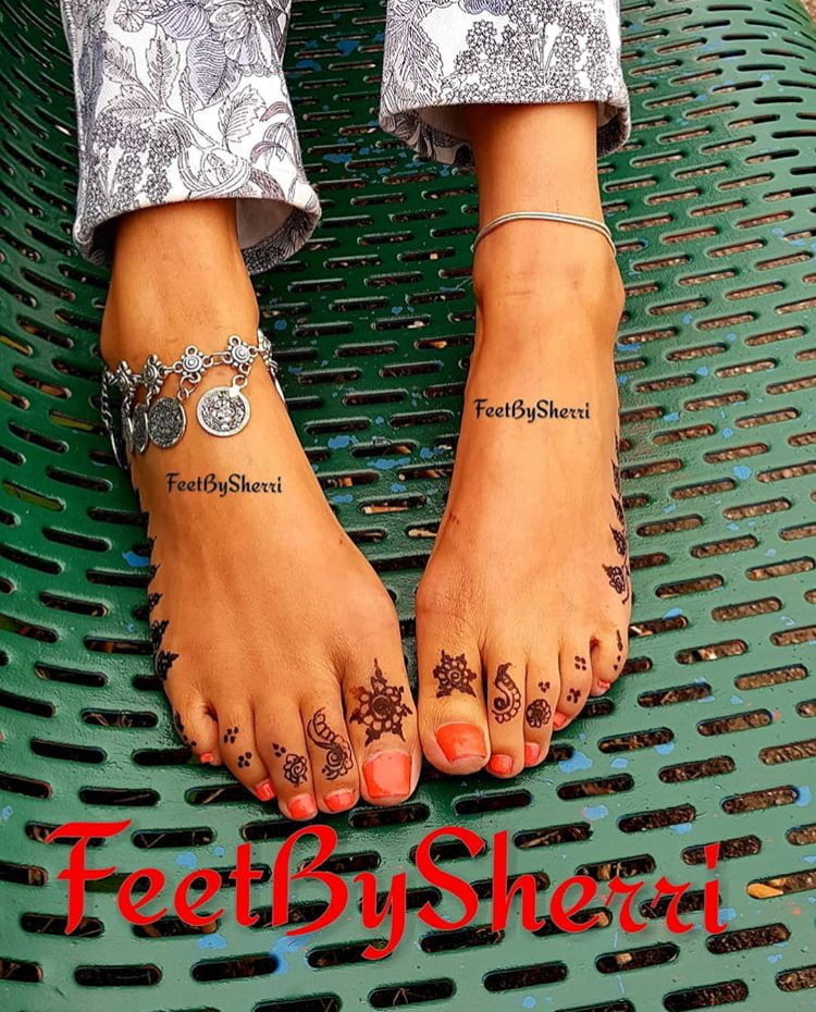 Sexy indische Füße (feetbysherri)
 #81905840