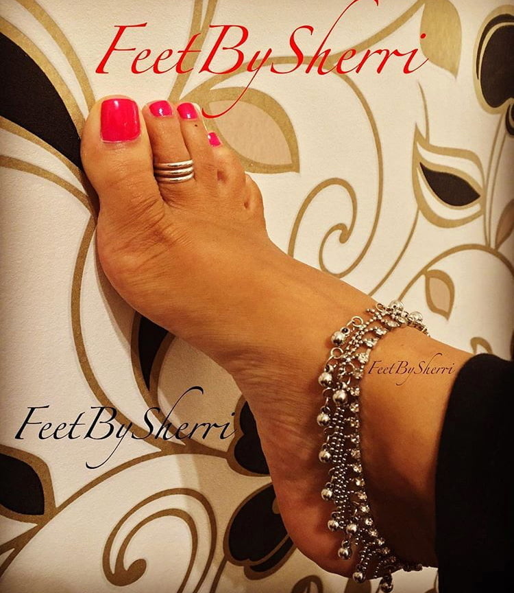 Sexy indische Füße (feetbysherri)
 #81905875