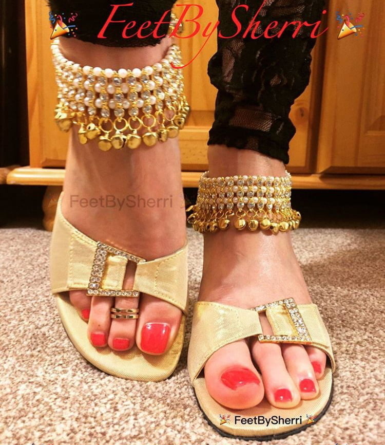 Sexy indische Füße (feetbysherri)
 #81905908