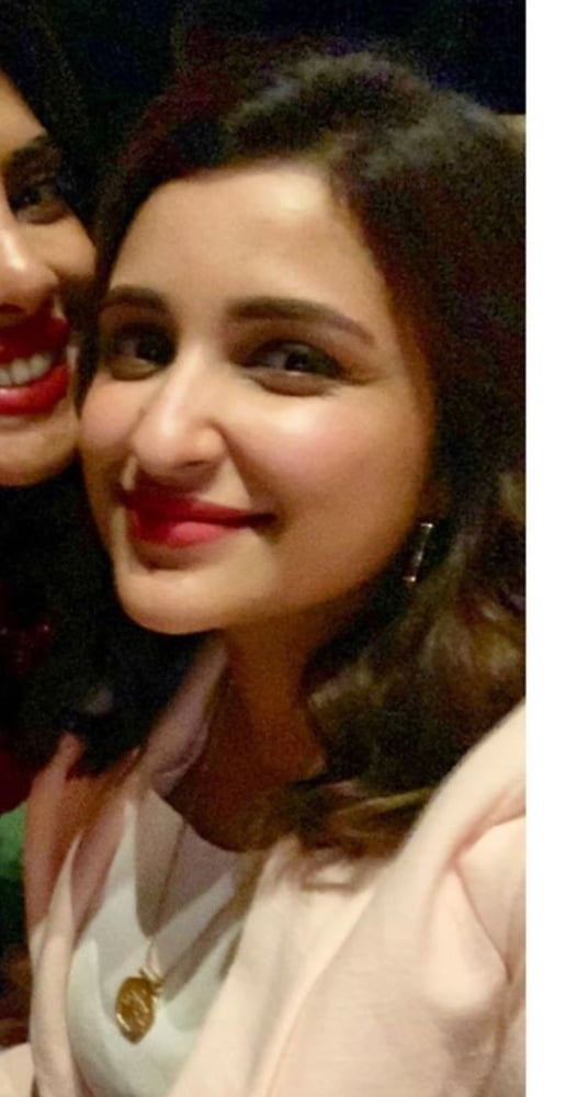 Homenaje a Parineeti chopra
 #92892299