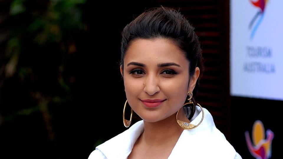 Homenaje a Parineeti chopra
 #92892339