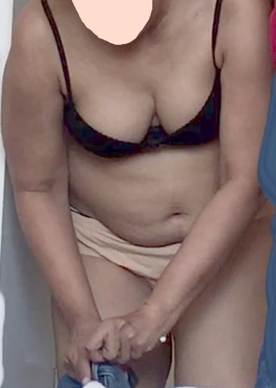 Indische Punjabi Schlampe Frau Shivangi's Brüste
 #87911072