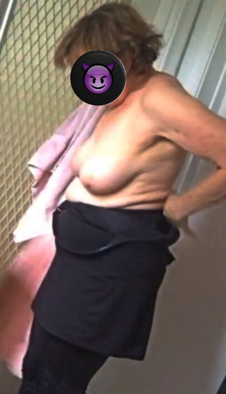 Gilf baño espía - tetas
 #105094140