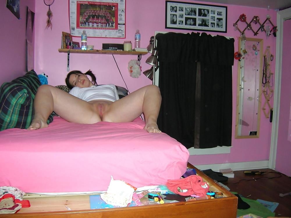 Wifes spread leg wide open with a smile #102042989