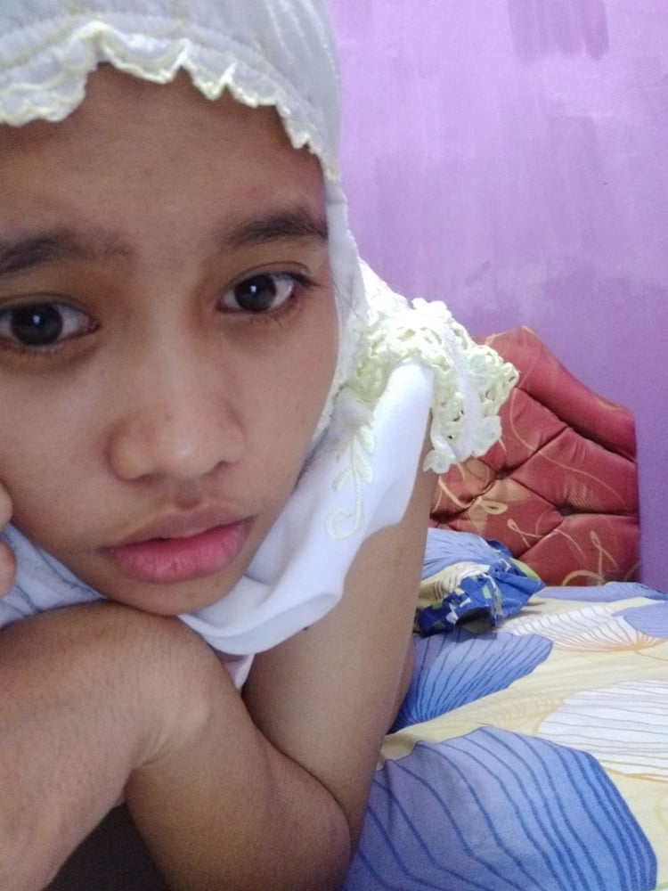 Heißes indonesisches Mädchen 7 dewi jilbob
 #99368706