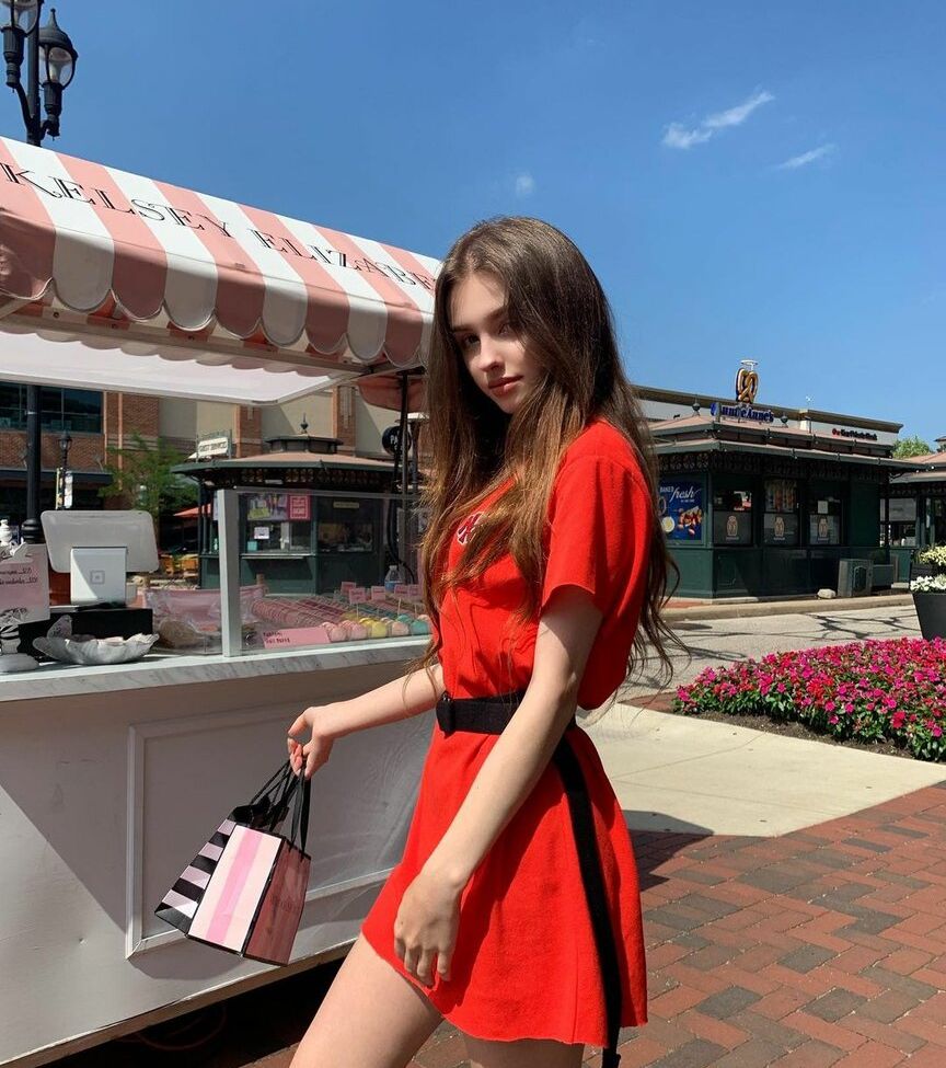 Elina Karimova desnuda #109809073