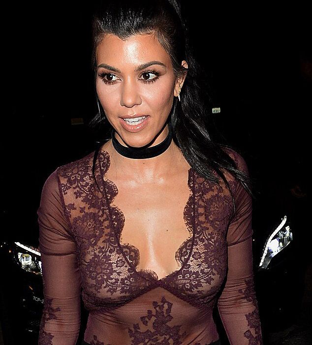 Kourtney Kardashian nackt #108662253