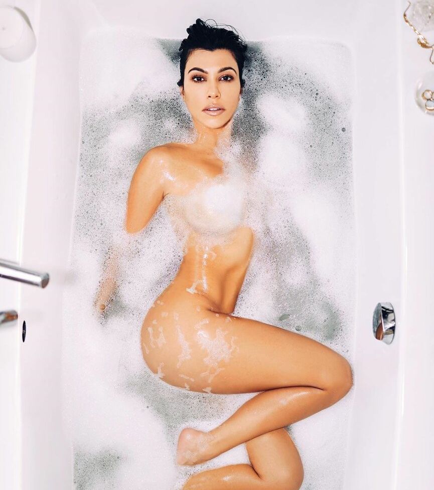 Kourtney Kardashian nackt #108662459