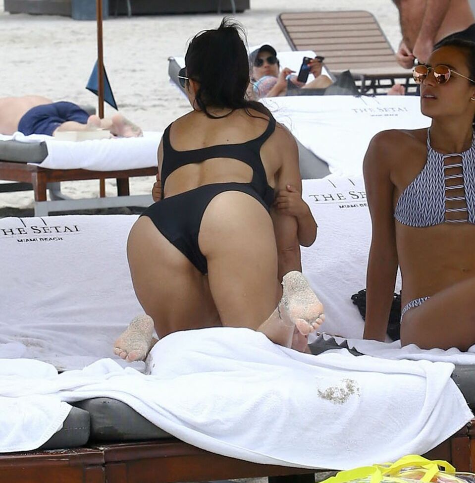 Kourtney Kardashian nackt #108662555