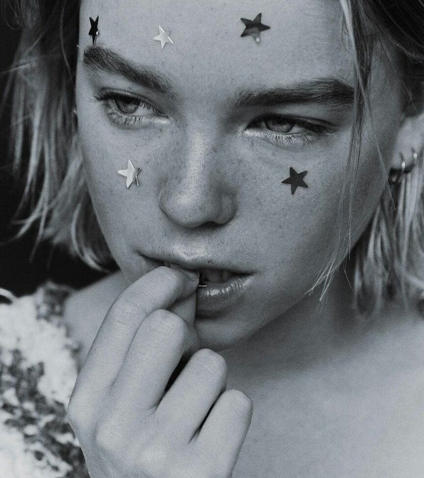 Milly Alcock nackt #108808923