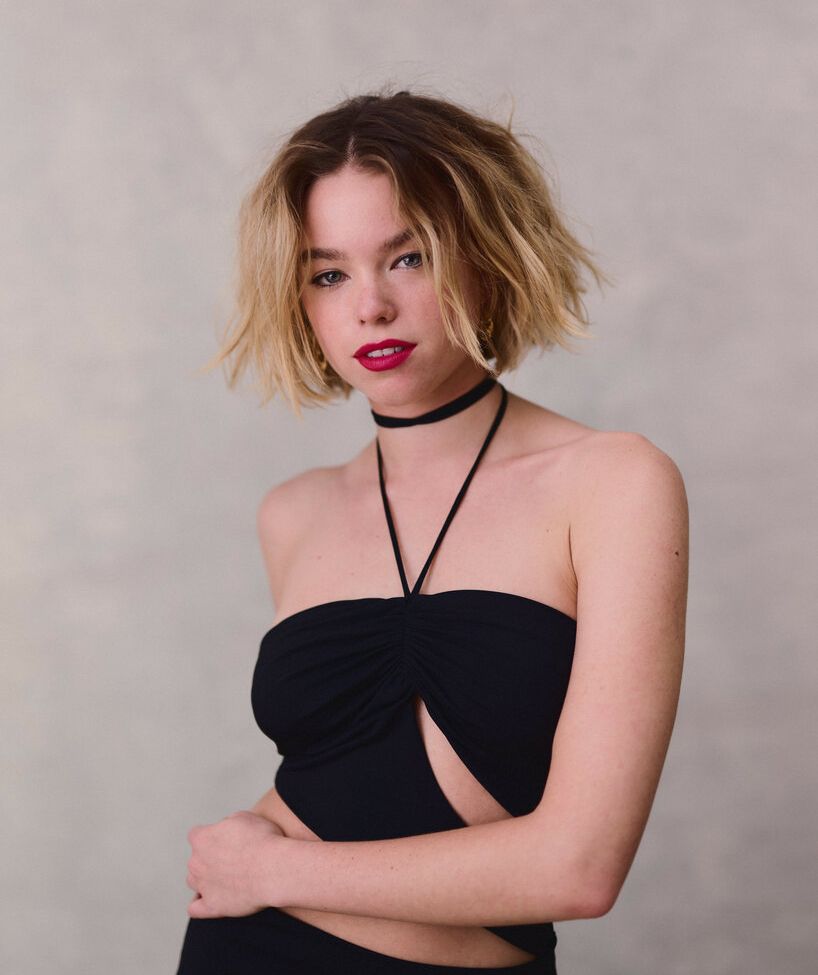 Milly Alcock nackt #108809000