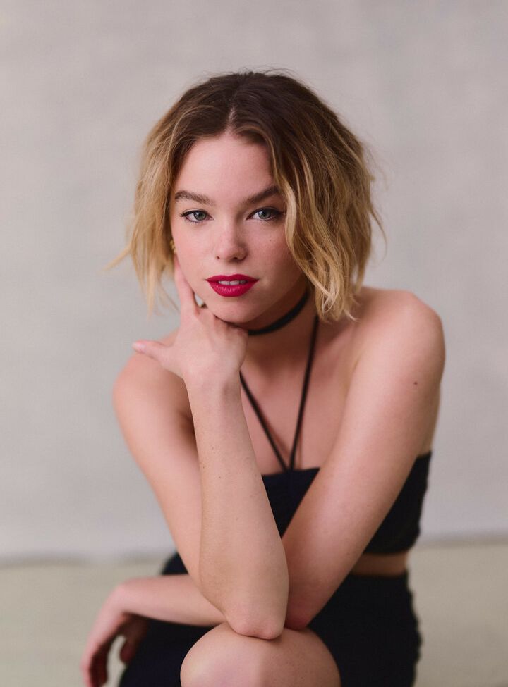 Milly Alcock nackt #108809011