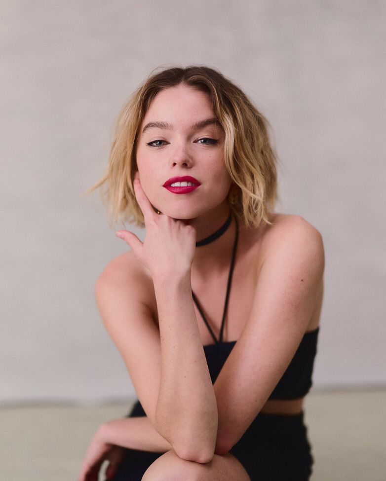 Milly Alcock nackt #108809012