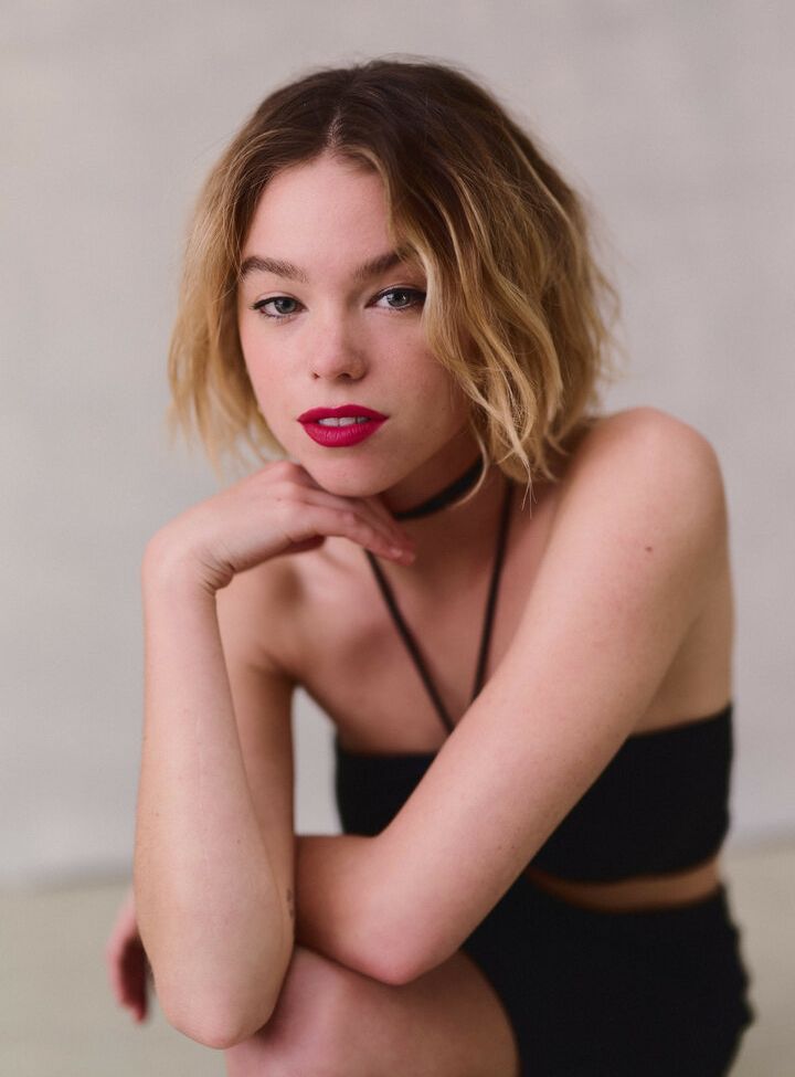 Milly Alcock nackt #108809013