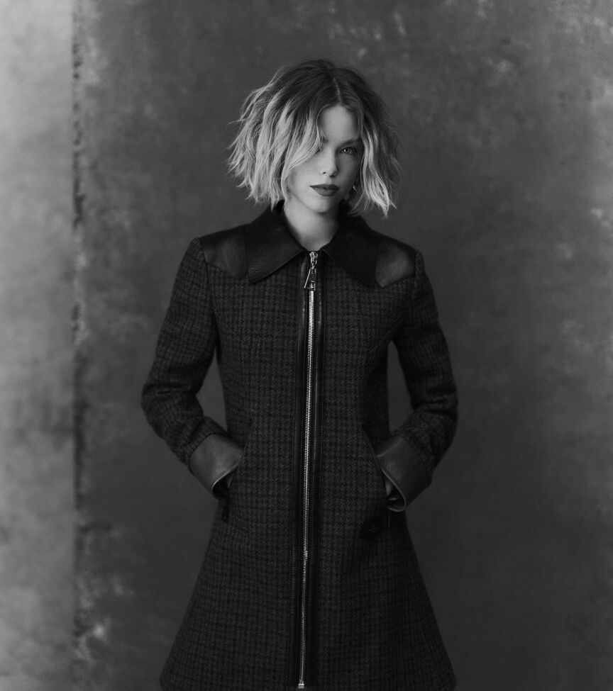 Milly Alcock nackt #108809037