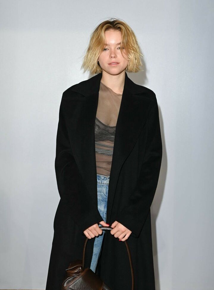 Milly Alcock nackt #108809061