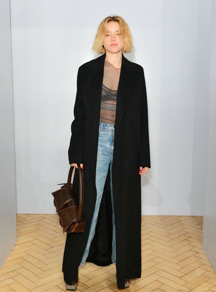 Milly Alcock nackt #108809065