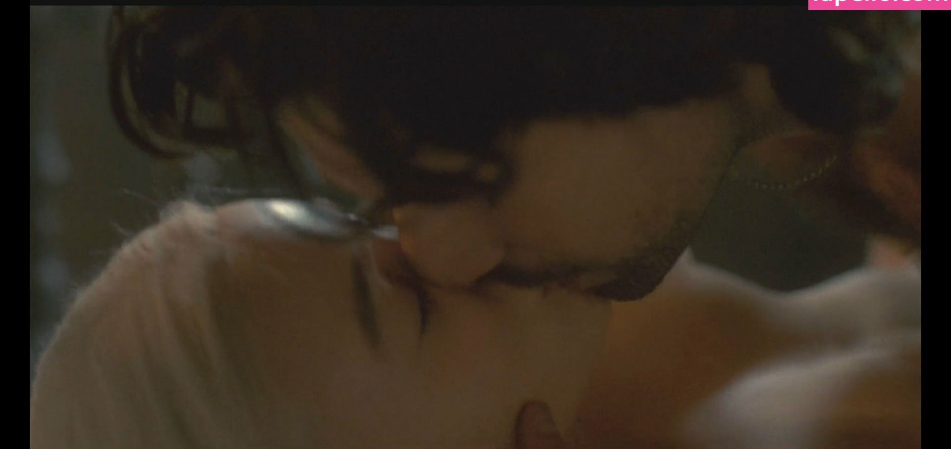 Milly Alcock nackt #108809079